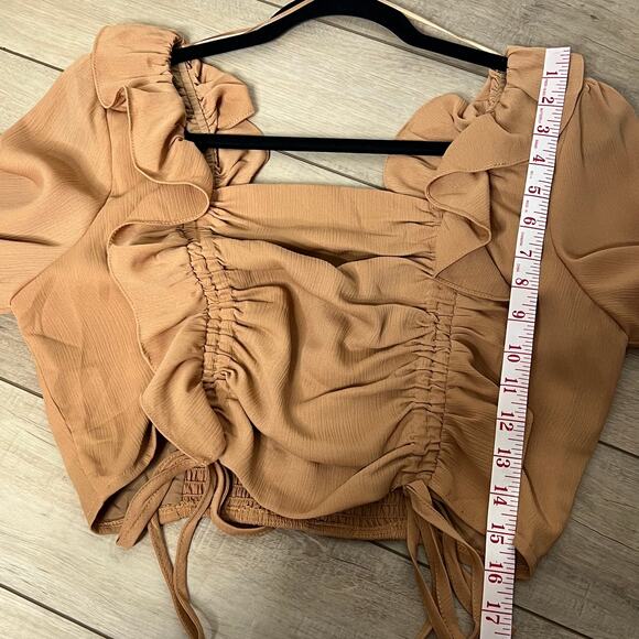 Le Lis Long Sleeve Ruffle Crop Top Tan Size Large - Picture 6 of 9